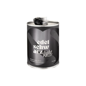 A can of Edel Schw arz light organic spirit drink flavored with juniper, set against a plain white background.